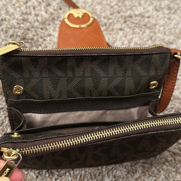 Michael Kors small shoulder or crossover bag - Picture 2 of 7